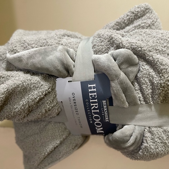 Berkshire Life Heirloom Collection Oversized Throw - Gray - Picture 4 of 6